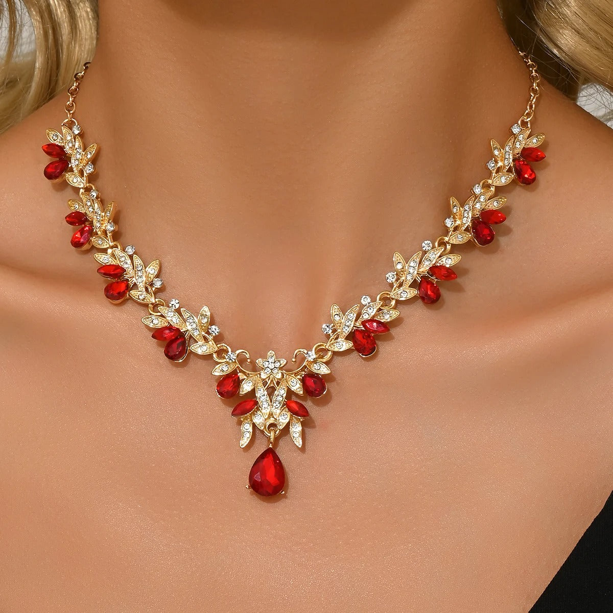 Geometric Water Drop Pendant Necklace for Women | MEROSSI