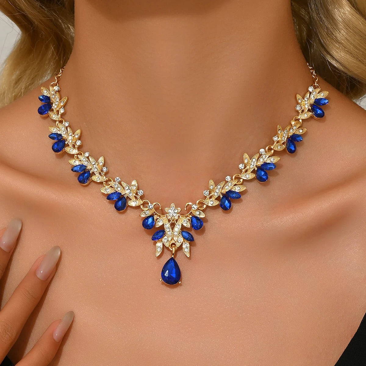 Geometric Water Drop Pendant Necklace for Women | MEROSSI